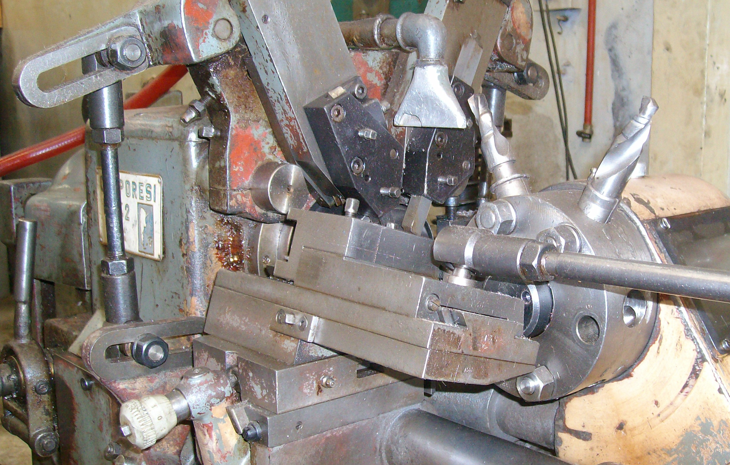Torno automático CAMPORESI RA42 en producción en serie